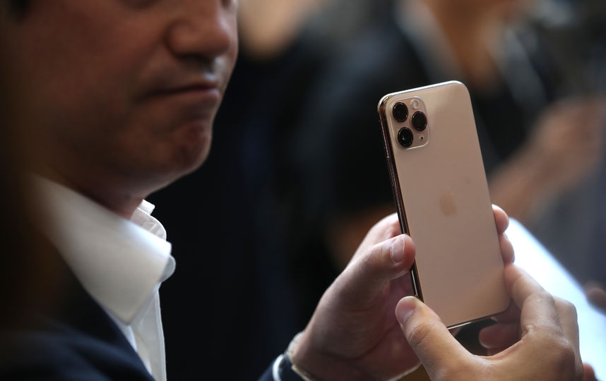 Новые смартфоны на презентации. Фото AFP