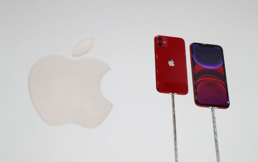 Новые смартфоны на презентации. Фото AFP