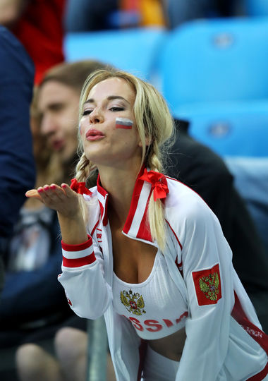 Фанаты сборной России на стадионе на Крестовском острове. Фото Getty
