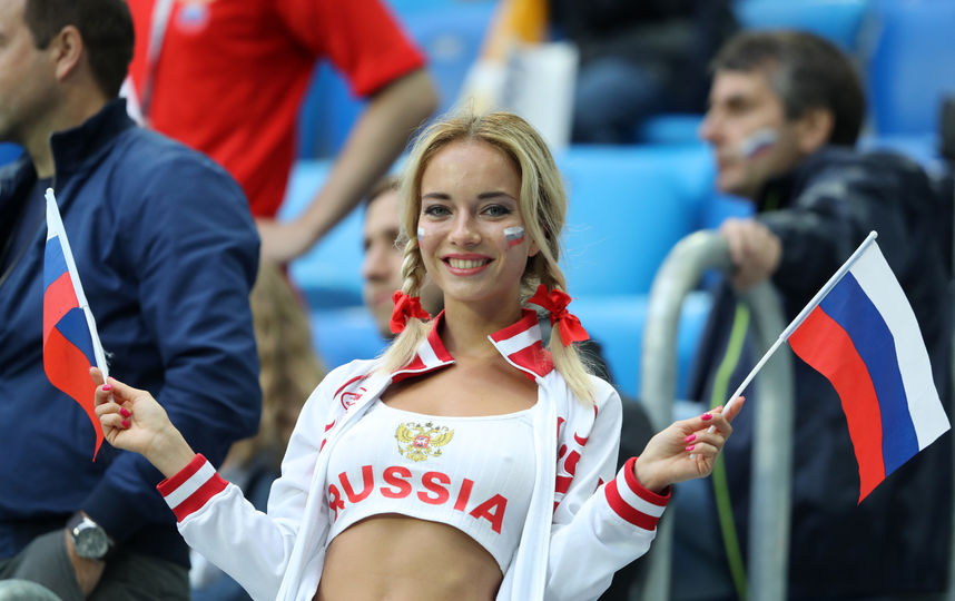 Фанаты сборной России на стадионе на Крестовском острове. Фото Getty