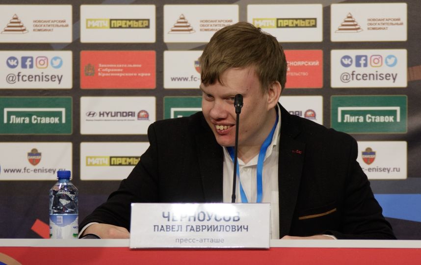 Футбольный "Енисей" творит добро: парень с ДЦП на пару игр стал пресс-атташе клуба