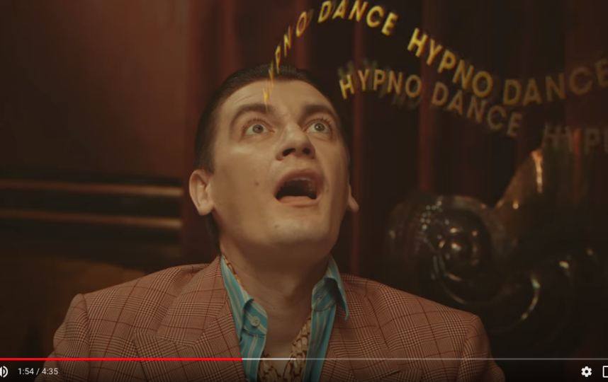 Кадр из клипа. Фото скриншот https://www.youtube.com/watch?time_continue=2&v=RhMYBfF7-hE&feature=emb_title