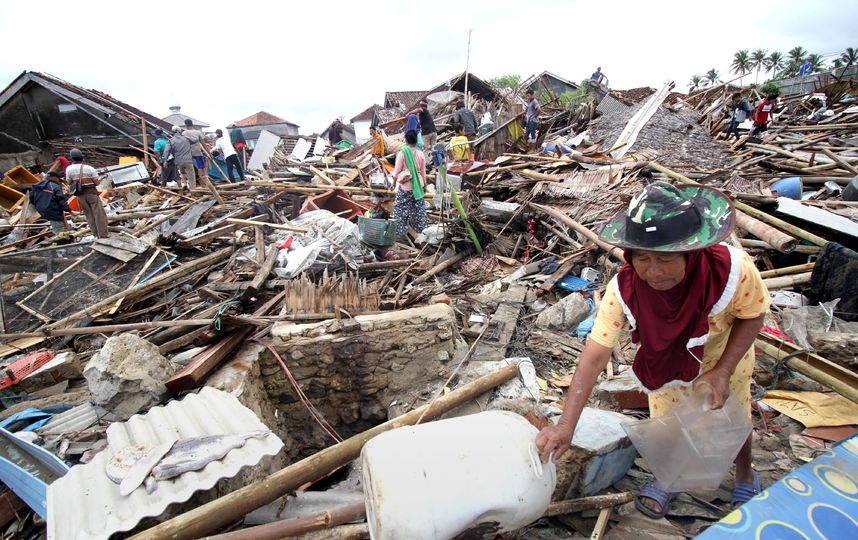 Индонезия приходит в себя после страшного цунами: фото, подробности