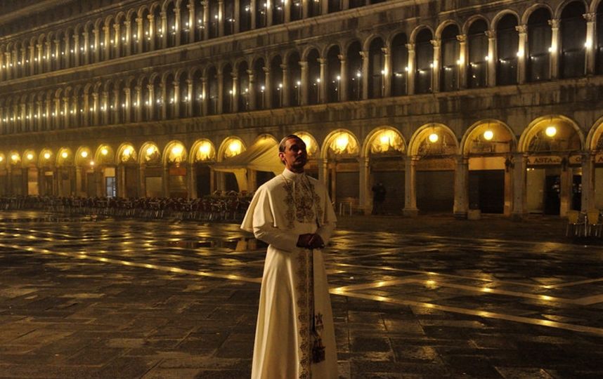 Кадр из фильма "Молодой Папа". Фото кадры из фильма, Wikipedia