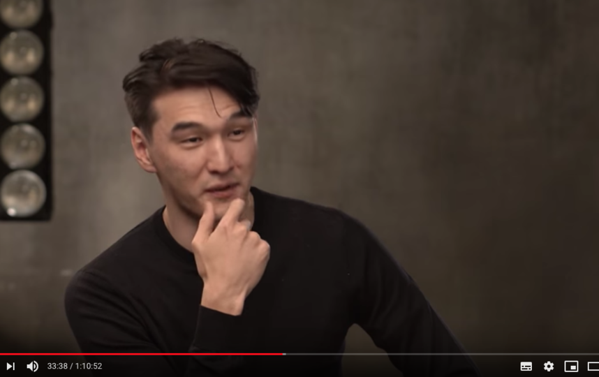 Нурлан Сабуров на интервью у Дудя. Фото скриншот https://www.youtube.com/watch?v=uMR9gTPhVHo