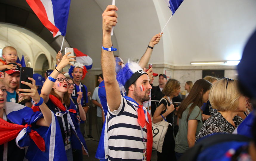 Болельщики в Москве перед финалом Франция - Хорватия. Фото Василий Кузьмичёнок
