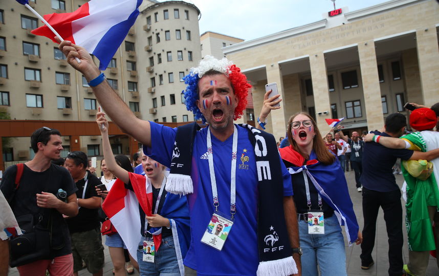 Болельщики в Москве перед финалом Франция - Хорватия. Фото Василий Кузьмичёнок