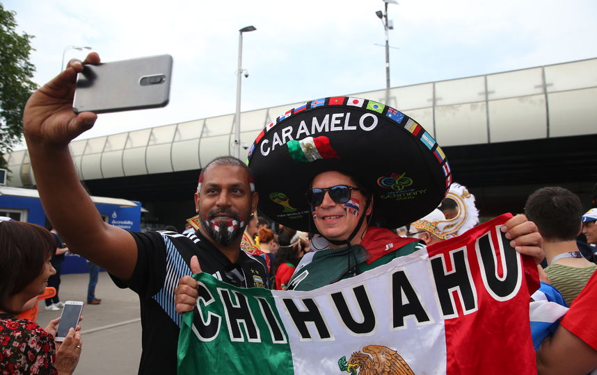 Болельщики в Москве перед финалом Франция - Хорватия. Фото Василий Кузьмичёнок