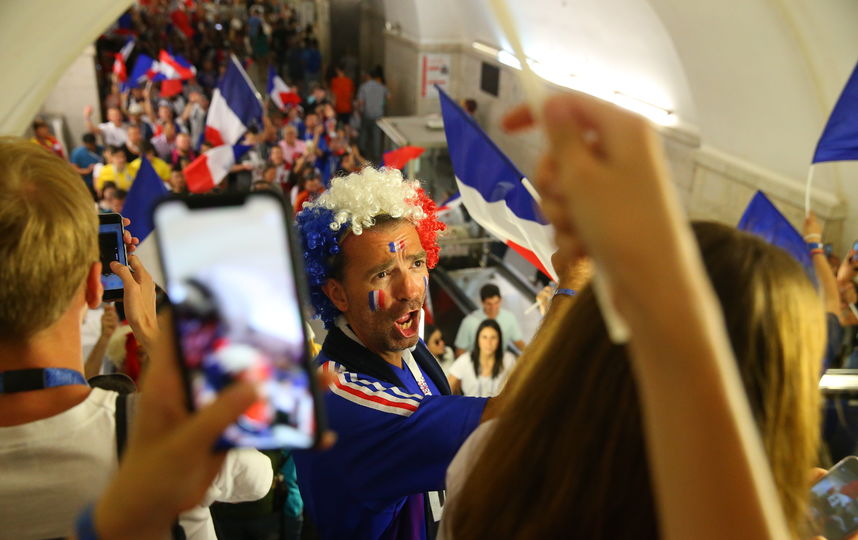 Болельщики в Москве перед финалом Франция - Хорватия. Фото Василий Кузьмичёнок