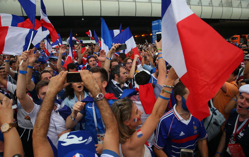 Болельщики в Москве перед финалом Франция - Хорватия. Фото Василий Кузьмичёнок