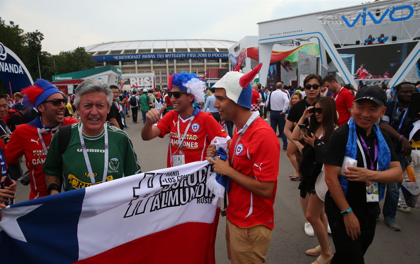 Болельщики в Москве перед финалом Франция - Хорватия. Фото Василий Кузьмичёнок