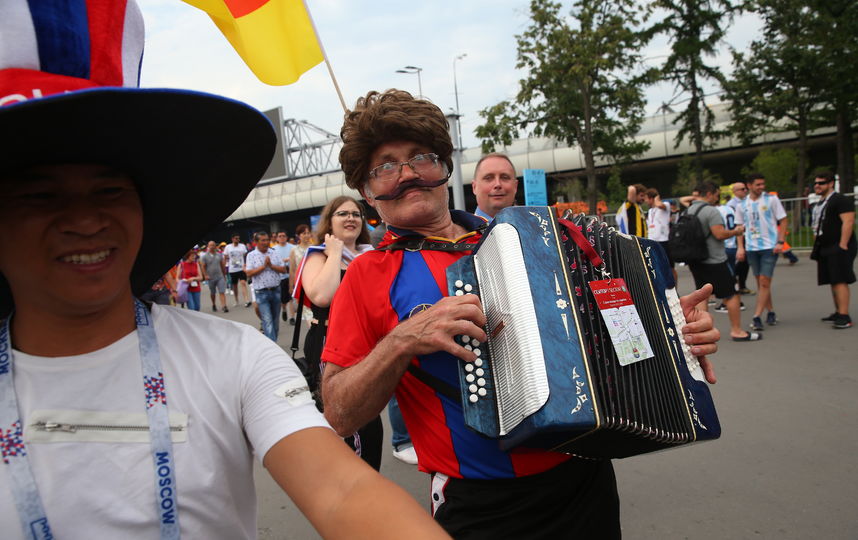Болельщики в Москве перед финалом Франция - Хорватия. Фото Василий Кузьмичёнок