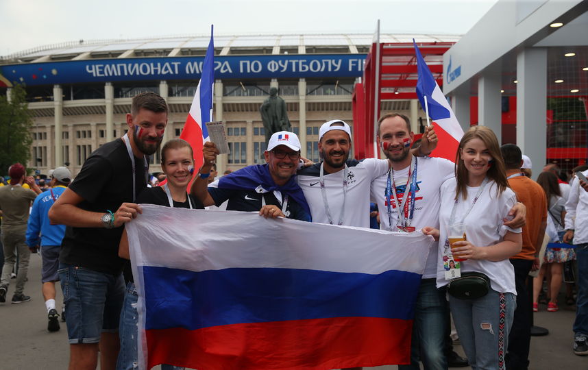 Болельщики в Москве перед финалом Франция - Хорватия. Фото Василий Кузьмичёнок