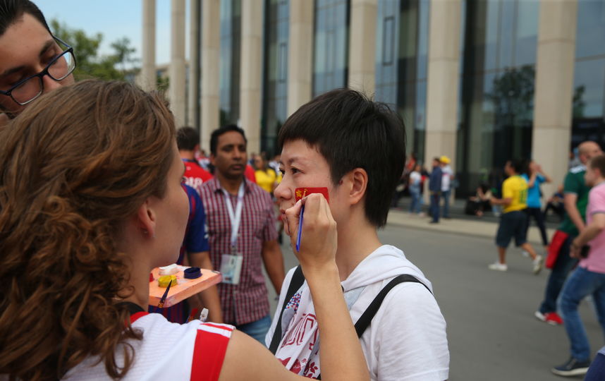 Болельщики в Москве перед финалом Франция - Хорватия. Фото Василий Кузьмичёнок