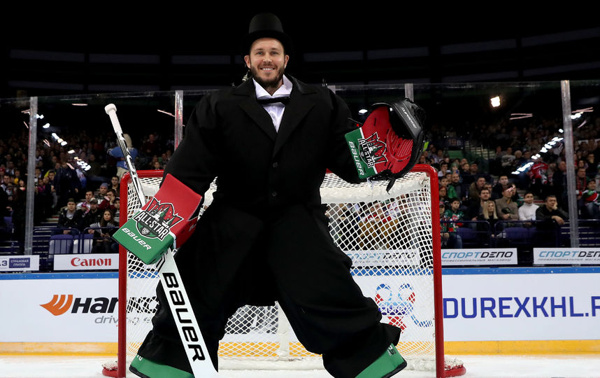 Константин Барулин в пиджаке. Фото Photo.khl.ru, Голованов Андрей, Юрий Кузьмин, Владимир Беззубов