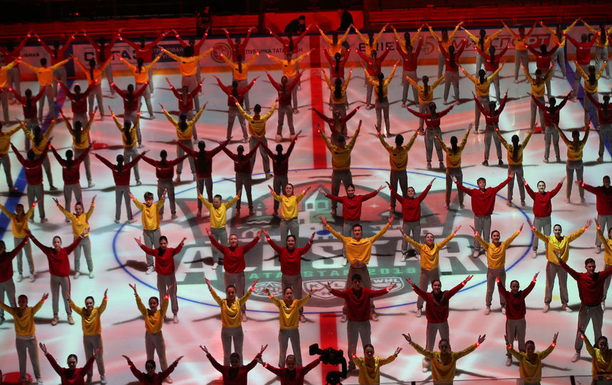 Представление перед открытие мастер-шоу, на льду было 400 человек. Фото Photo.khl.ru, Голованов Андрей, Юрий Кузьмин, Владимир Беззубов