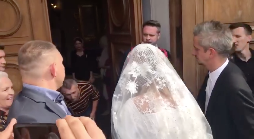 Константин Богомолов и Ксения Собчак обвенчались. Фото скриншот со странички канала 360 в Telegram
