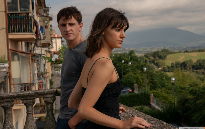 Кадр из сериала "Нормальные люди". Фото kinopoisk.ru