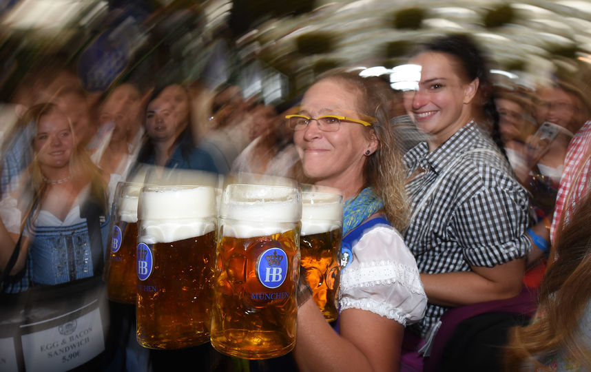 Праздник пива проходит весело. Фото AFP