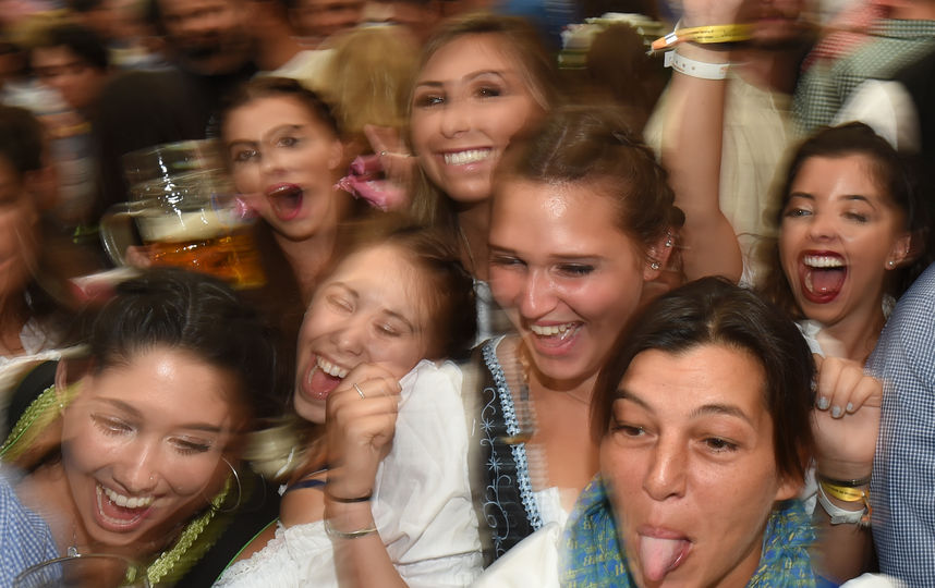 Праздник пива проходит весело. Фото AFP