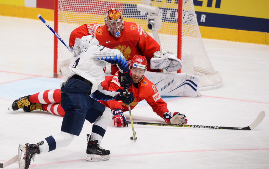 Сборная России на чемпионате мира в Словакии победила американцев и вышла в полуфинал. Фото AFP