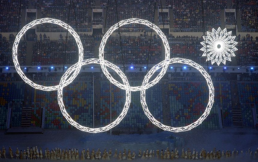 Нераскрывшееся кольцо на Олимпиаде в Сочи-2014. Фото AFP