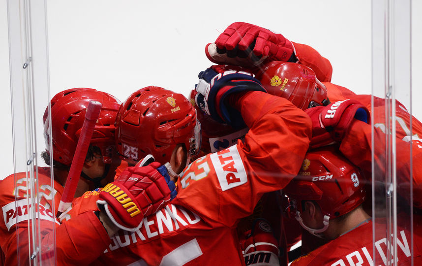 Сборная России на чемпионате мира в Словакии победила американцев и вышла в полуфинал. Фото AFP