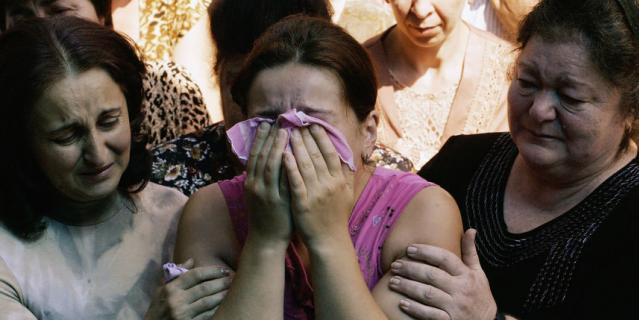 Кадр из 2004-го года, когда события в Беслане потрясли всю страну.
