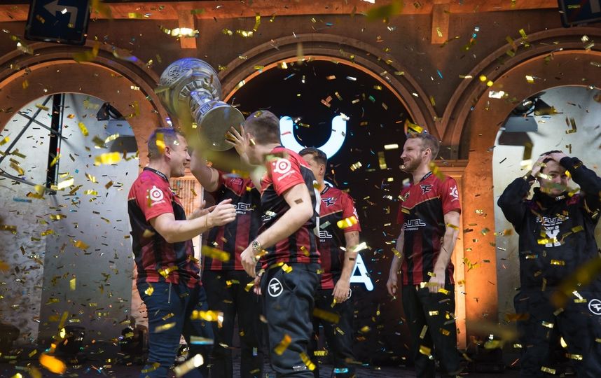 Команда FaZe разгромила Na'Vi на второй карте и стала чемпионом EPICENTER CS:GO. Фото Предоставлено организаторами