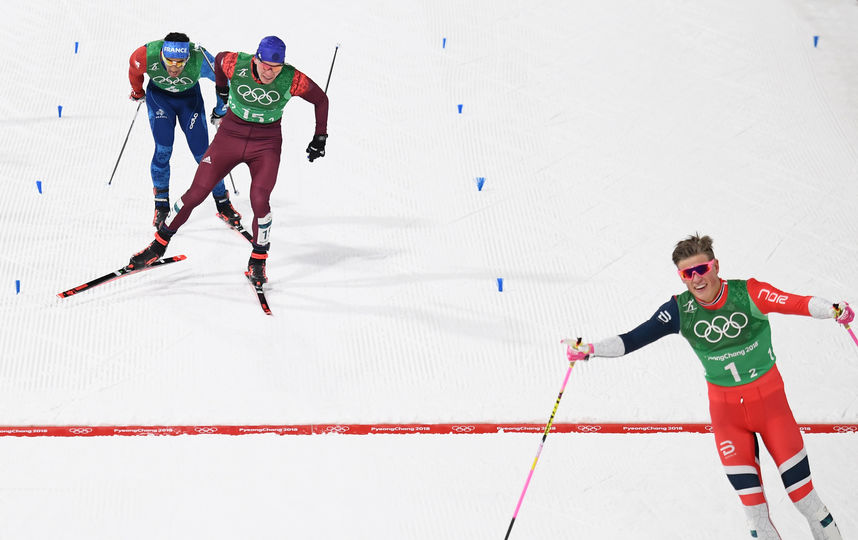 Российские лыжники Большунов и Спицов завоевали серебро в спринте