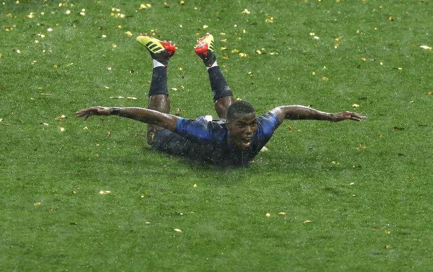 Поль Погба "искупался" в "Лужниках". Фото Getty