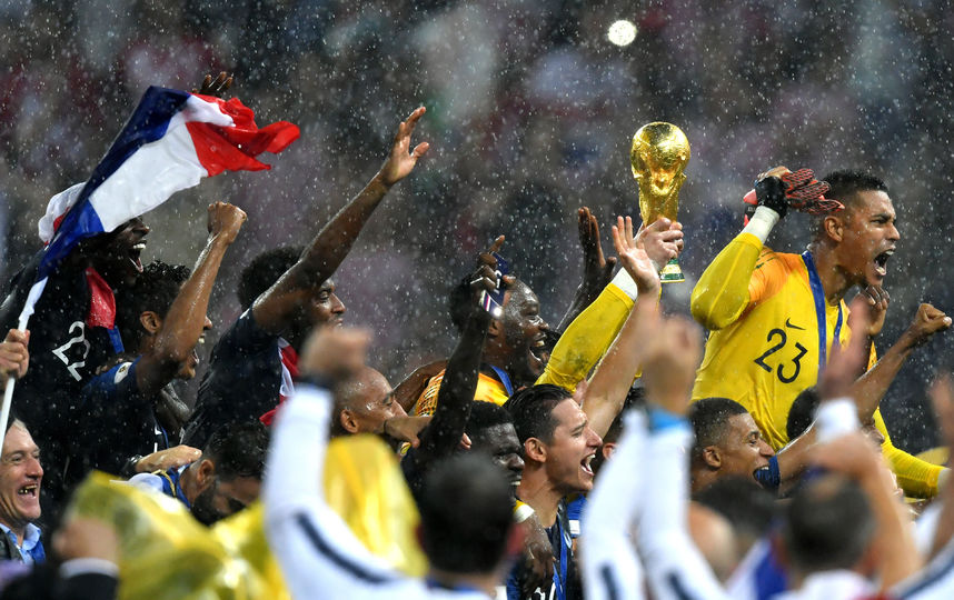 Сборной Франции вручили Кубок мира в Москве. Фото Getty
