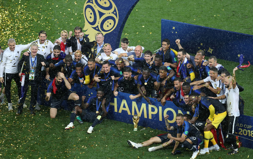 Сборной Франции вручили Кубок мира в Москве. Фото Getty