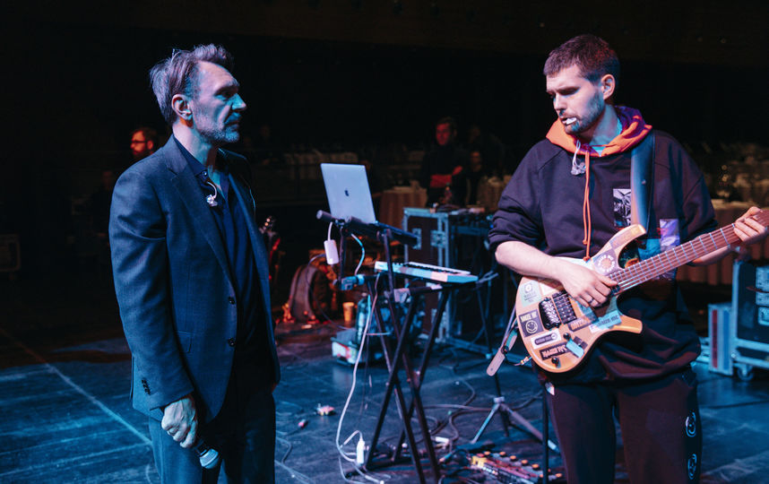 Сергей Шнуров встретился со своим оппонентом на сцене. Фото Дмитрий Шумов