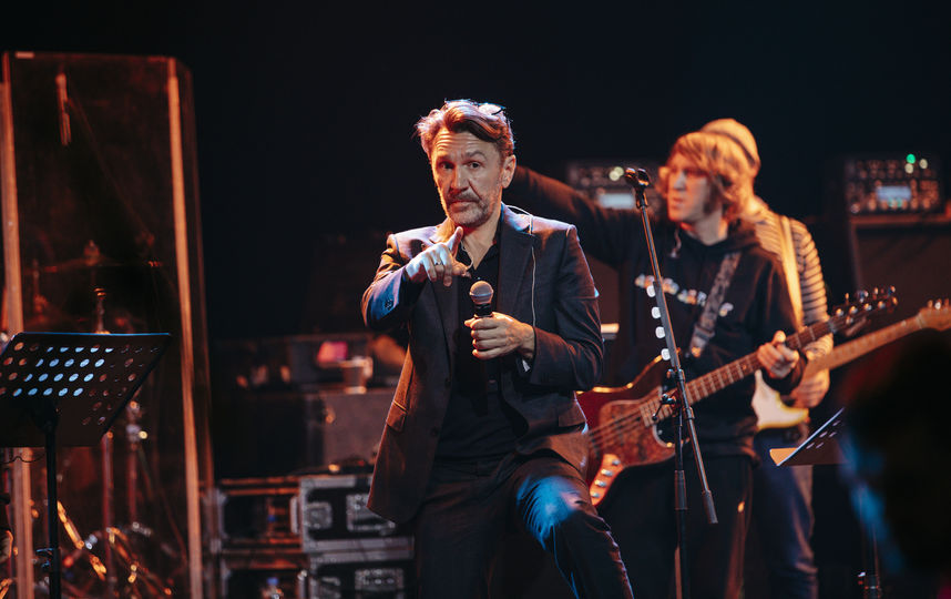 Сергей Шнуров встретился со своим оппонентом на сцене. Фото Дмитрий Шумов