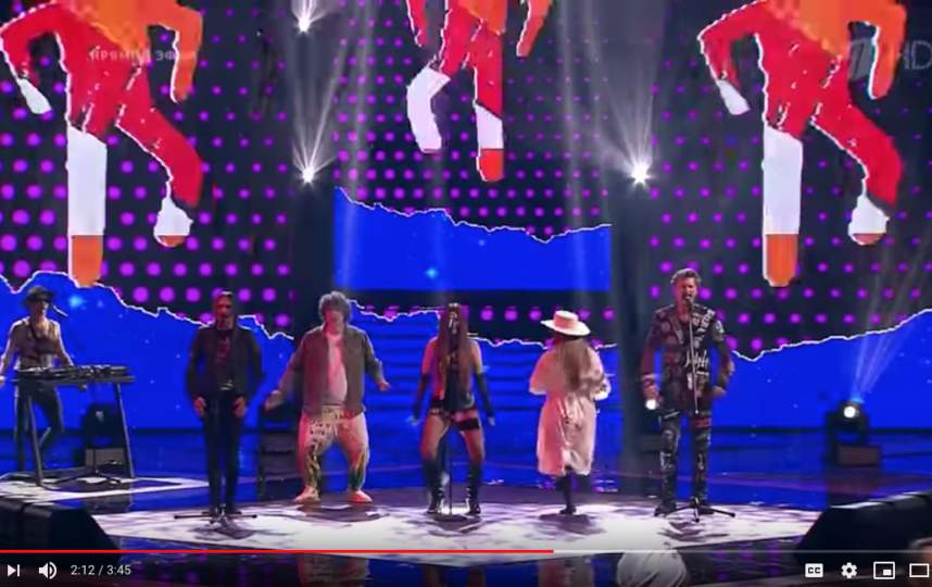 Антон Токарев, Рагда Ханиева и группа Little Big. Фото скриншот с официальной страницы шоу "Голос" на YouTube