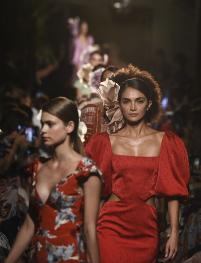 В колумбийском городе Медельин началась Неделя моды. Фото AFP