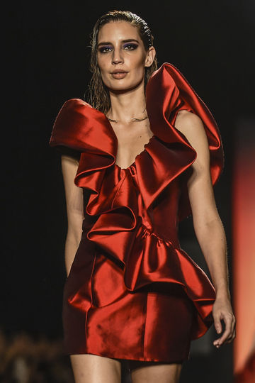 В колумбийском городе Медельин началась Неделя моды. Фото AFP