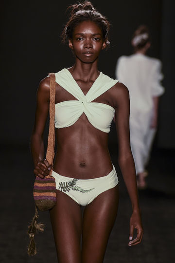 В колумбийском городе Медельин началась Неделя моды. Фото AFP