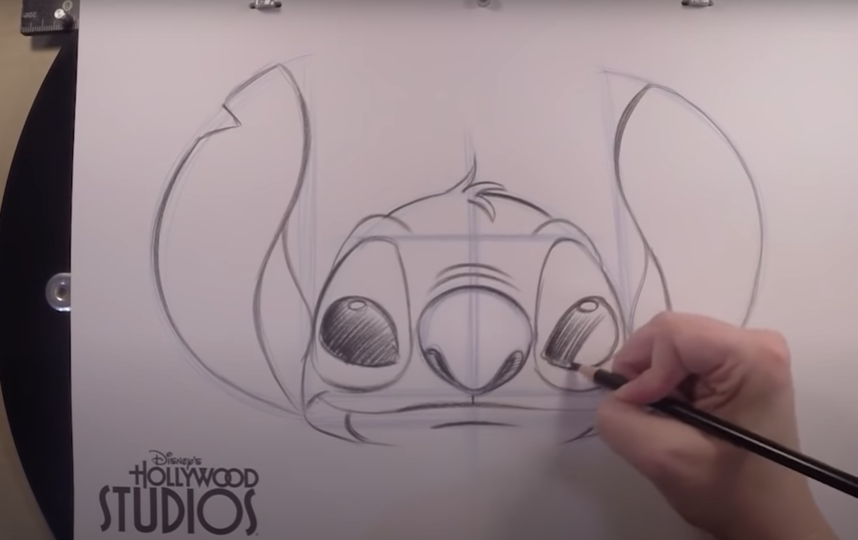 Стич из мультфильма "Лило и Стич". Фото youtube.com/user/DisneyParks, Скриншот Youtube