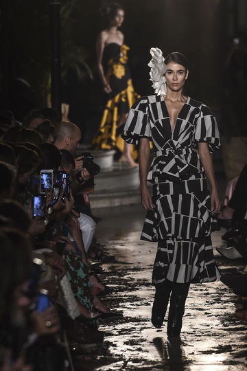 В колумбийском городе Медельин началась Неделя моды. Фото AFP