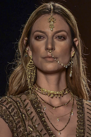 В колумбийском городе Медельин началась Неделя моды. Фото AFP