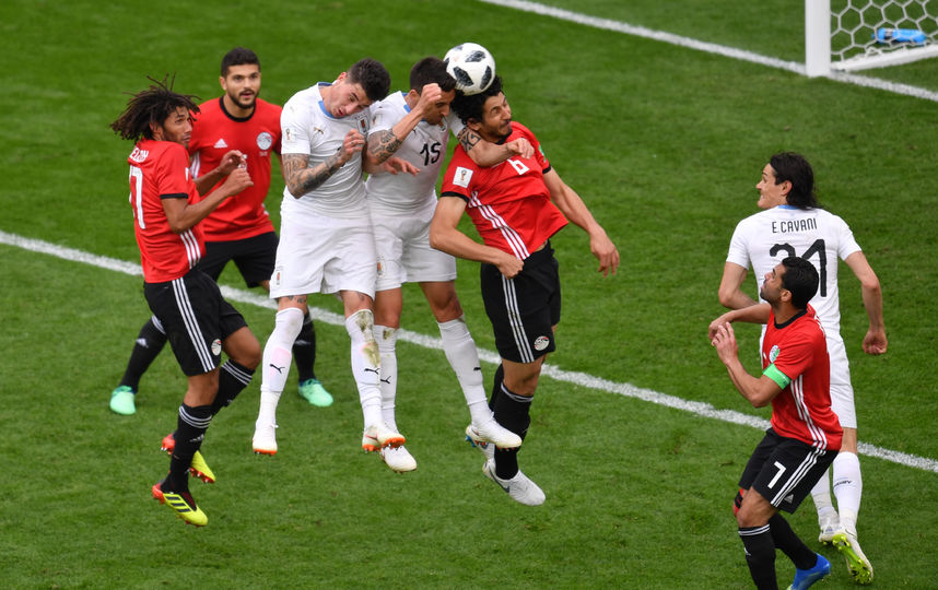 Хосе Мария Хименес забивает в ворота египтян. Фото AFP