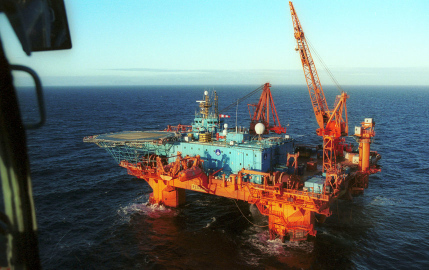 Норвежское судно с глубоководным оборудованием. Именно норвежцы открыли аварийно-спасательный люк "Курска". Фото Getty