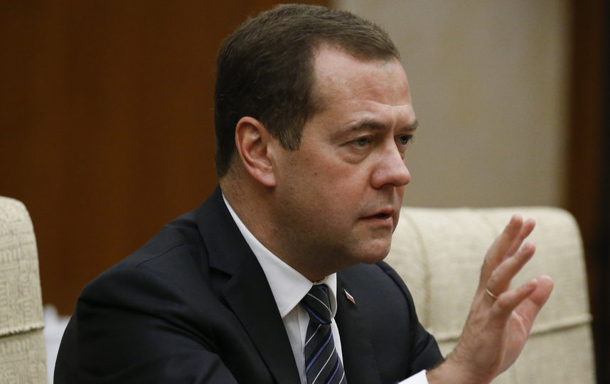 Дмитрий Медведев предложил ввести в России гарантированный доход