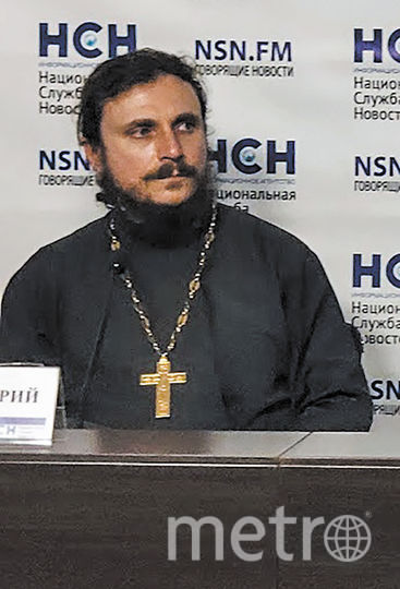 Отец Дмитрий просит не уходить в загул на Пасху. Фото Михаил Нешевец, "Metro"