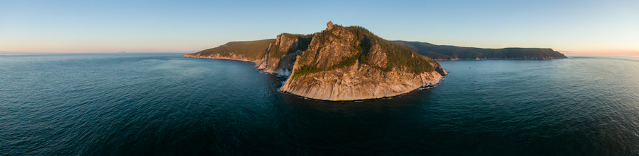 На Шантарах очень много различных самоцветов, поэтому острова действительно красивые и выразительные. Фото Кирилл Умрихин
