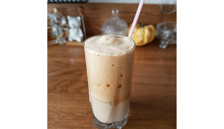 Фраппе – кофейно-молочный коктейль с измельчённым льдом. Фото instagram.com/irinabarilova