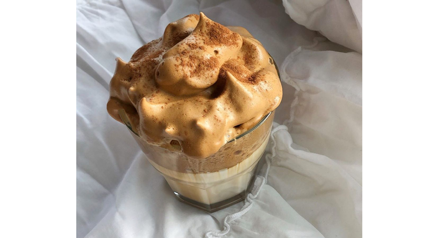 Дальгона-кофе стремительно набирает популярность. Фото instagram.com/aleimii