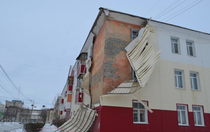 Капремонт с дома на Урале сдуло ветром. Фото